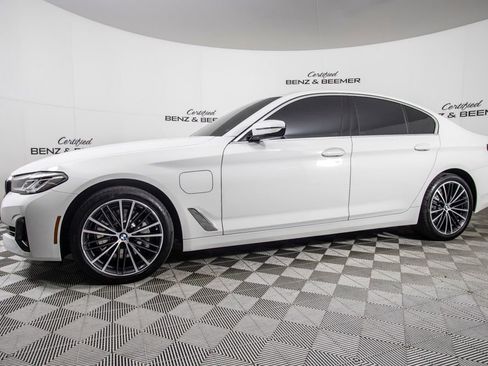 Used 2021 BMW 530e w/ Convenience Package image 8