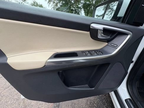 Used 2016 Volvo XC60 T6 w/ Proximity Package AWD/4WD image 33
