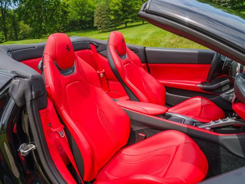 Used 2019 Ferrari Portofino RWD image 52