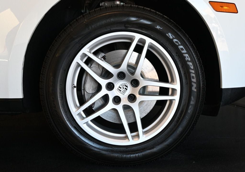 Used 2018 Porsche Macan AWD/4WD image 9