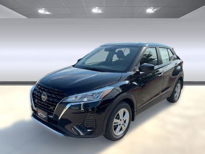 New 2025 Nissan Kicks Play S