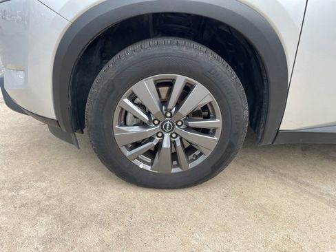 Used 2024 Nissan Pathfinder SV image 5