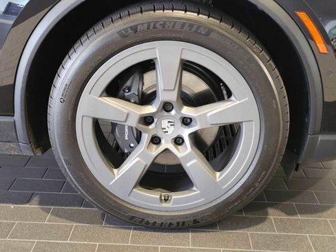 New 2024 Porsche Macan 4 Electric image 11