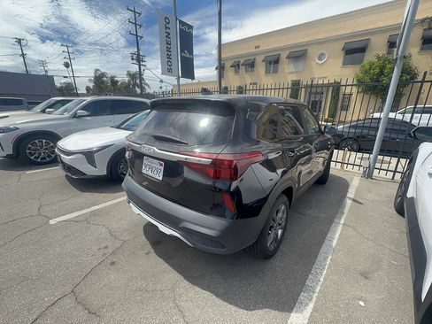 Used 2023 Kia Seltos LX AWD/4WD image 3