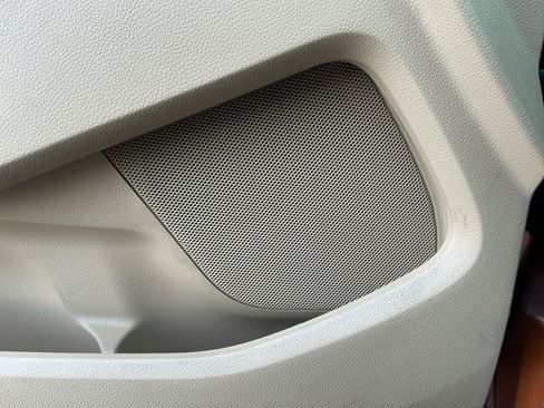 Used 2017 Ford Explorer XLT w/ Equipment Group 202A image 27