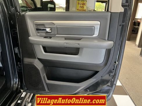 Used 2017 RAM 1500 Big Horn AWD/4WD image 32