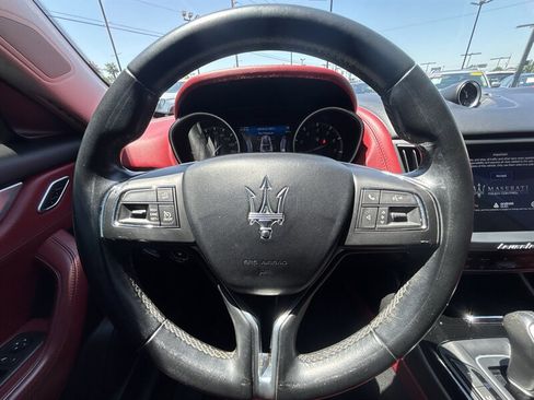 Used 2017 Maserati Levante AWD/4WD image 31