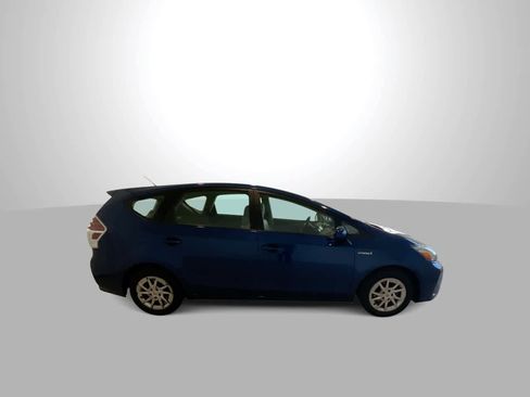 Used 2017 Toyota Prius V Four image 9