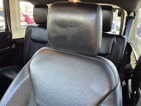 Used 2016 Jeep Wrangler Unlimited Sahara image 18