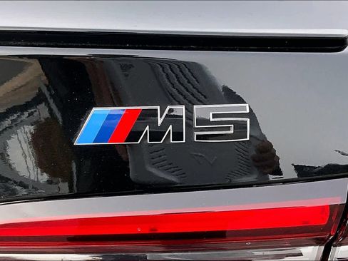 Certified 2025 BMW M5 w/ Executive Package image 17