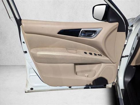 Used 2017 Nissan Pathfinder SV image 21