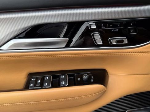 Used 2023 Jeep Grand Wagoneer Series III image 15