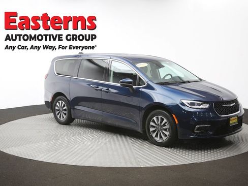 Used 2023 Chrysler Pacifica Touring-L FWD image 51