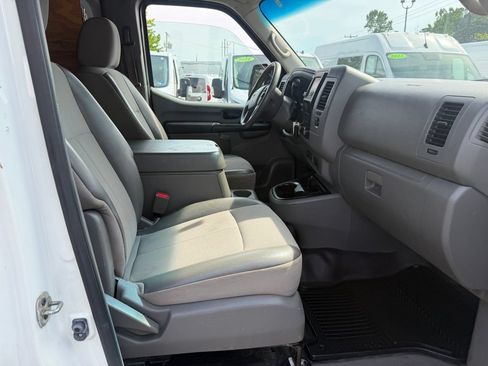 Used 2020 Nissan NV 2500 SV RWD image 18