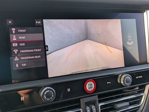Certified 2025 Porsche Macan S AWD/4WD image 19