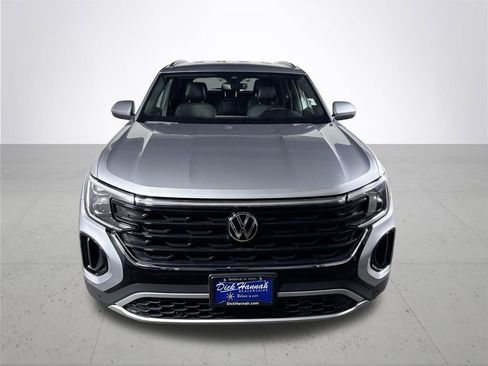 Certified 2025 Volkswagen Atlas Cross Sport SE image 3
