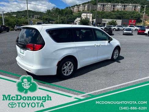 Used 2023 Chrysler Voyager LX FWD image 4
