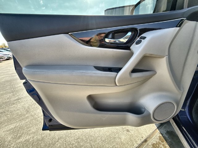 Used 2019 Nissan Rogue Sport SL w/ Premium Package FWD image 13