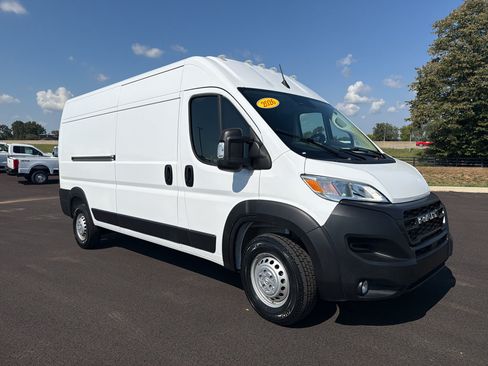 Used 2026 RAM ProMaster 2500 w/ Convenience Group FWD image 3