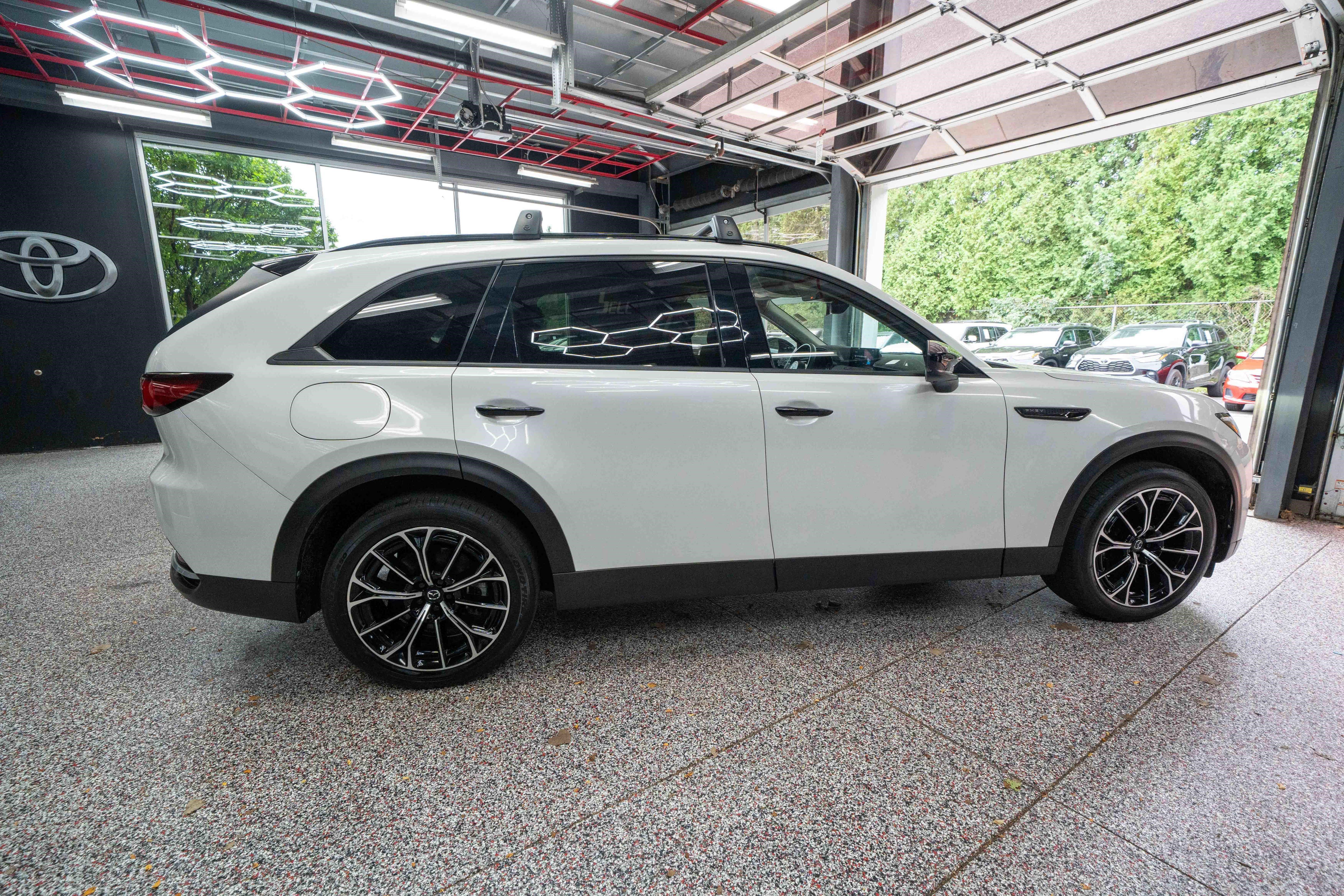 Used 2025 MAZDA CX-70 Plug-In Hybrid w/ Premium Pkg AWD/4WD image 3