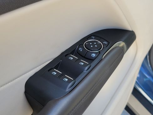 Used 2018 Lincoln MKC Reserve AWD/4WD image 16