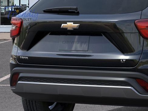 New 2026 Chevrolet Trax LT w/ LT Convenience Package FWD image 15