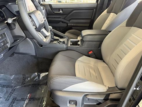 Used 2025 Toyota Tacoma TRD Off-Road image 18