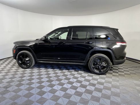 Used 2024 Jeep Grand Cherokee Limited w/ Luxury Tech Group II AWD/4WD image 2