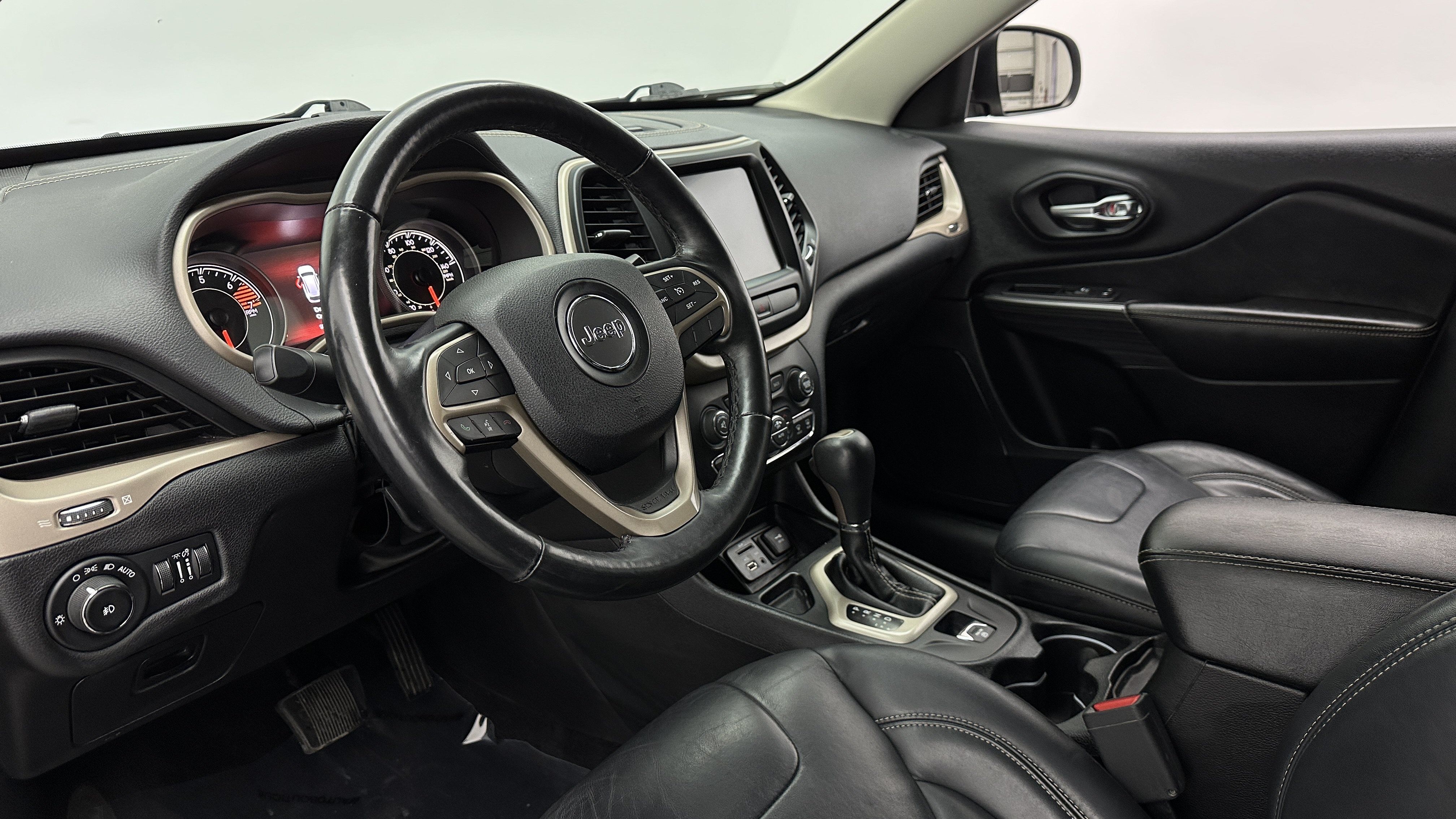 Used 2017 Jeep Cherokee Limited FWD image 11