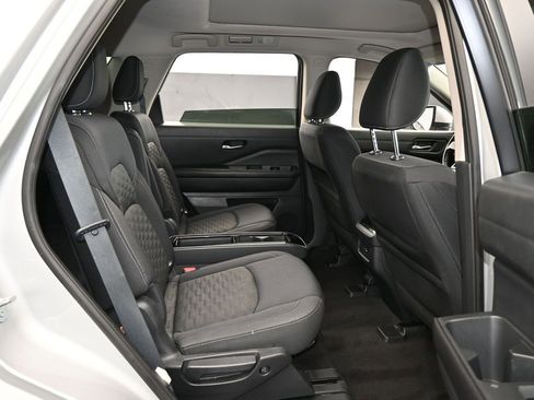 Used 2022 Nissan Pathfinder SV w/ SV Premium Package image 44