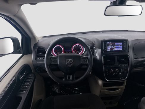Used 2019 Dodge Grand Caravan SE FWD image 17