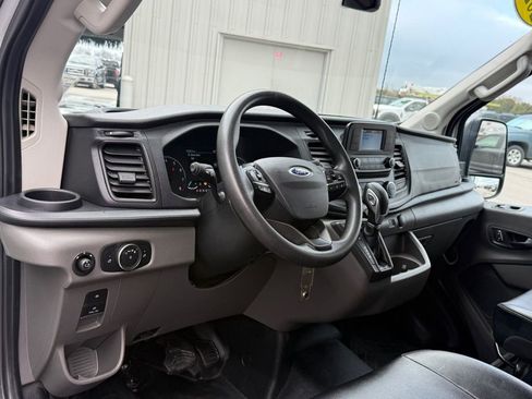 Used 2023 Ford Transit 250 Medium Roof AWD image 4