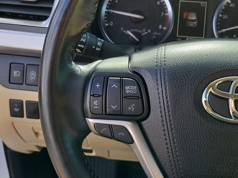 Certified 2018 Toyota Highlander XLE image 24