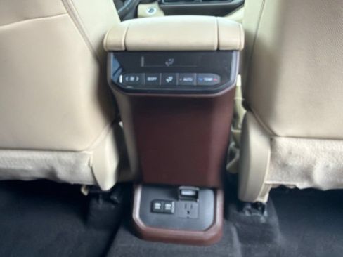 Used 2020 Toyota Highlander Limited AWD/4WD image 12