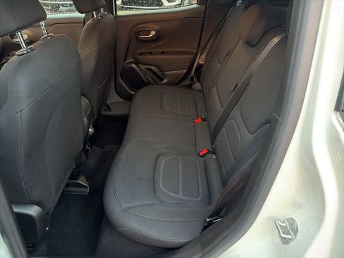 Certified 2022 Jeep Renegade Latitude w/ Convenience Group image 27