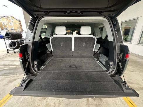 Used 2025 Rivian R1S Adventure image 9