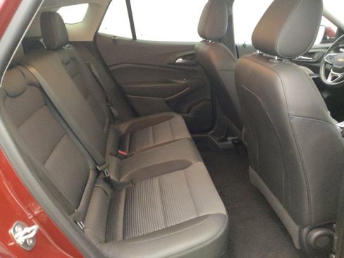 Used 2024 Chevrolet Trax LT w/ Driver Confidence Package FWD image 19