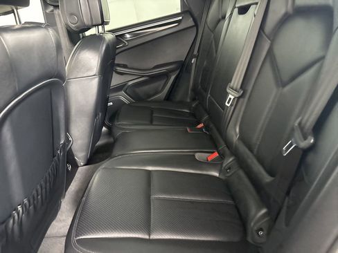 Used 2022 Porsche Macan w/ Premium Package Plus image 22