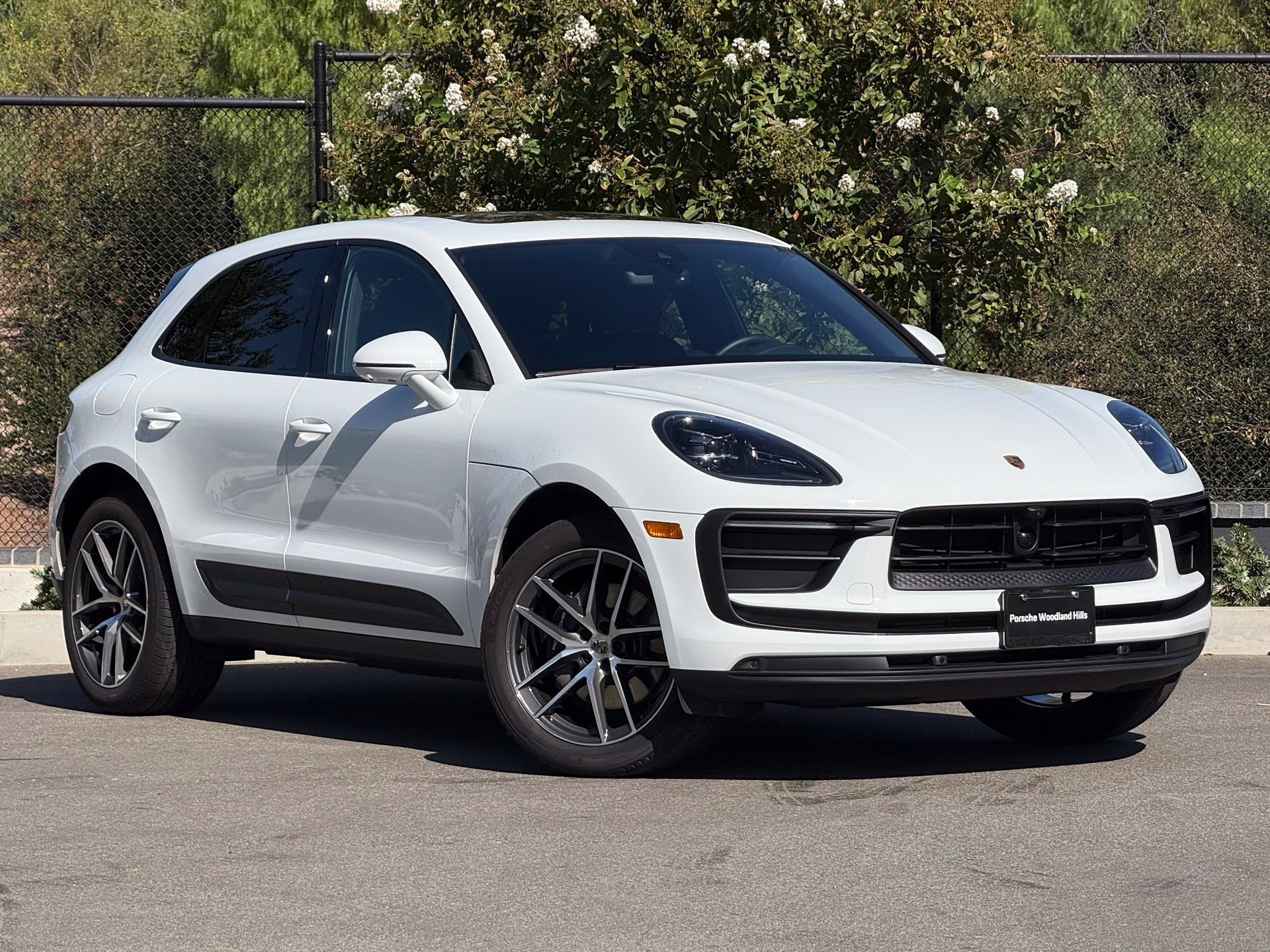 Used 2026 Porsche Macan AWD/4WD image 9