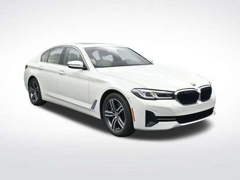 Used 2023 BMW 530i w/ Convenience Package image 2