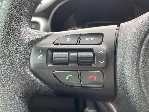 Used 2017 Kia Sorento FWD image 18