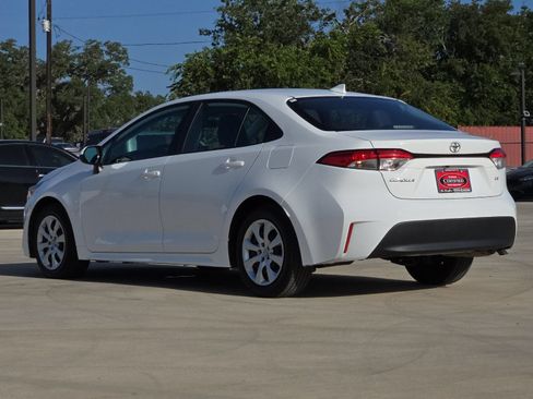 Used 2024 Toyota Corolla LE FWD image 3