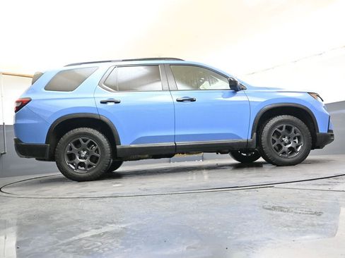Used 2025 Honda Pilot TrailSport image 34