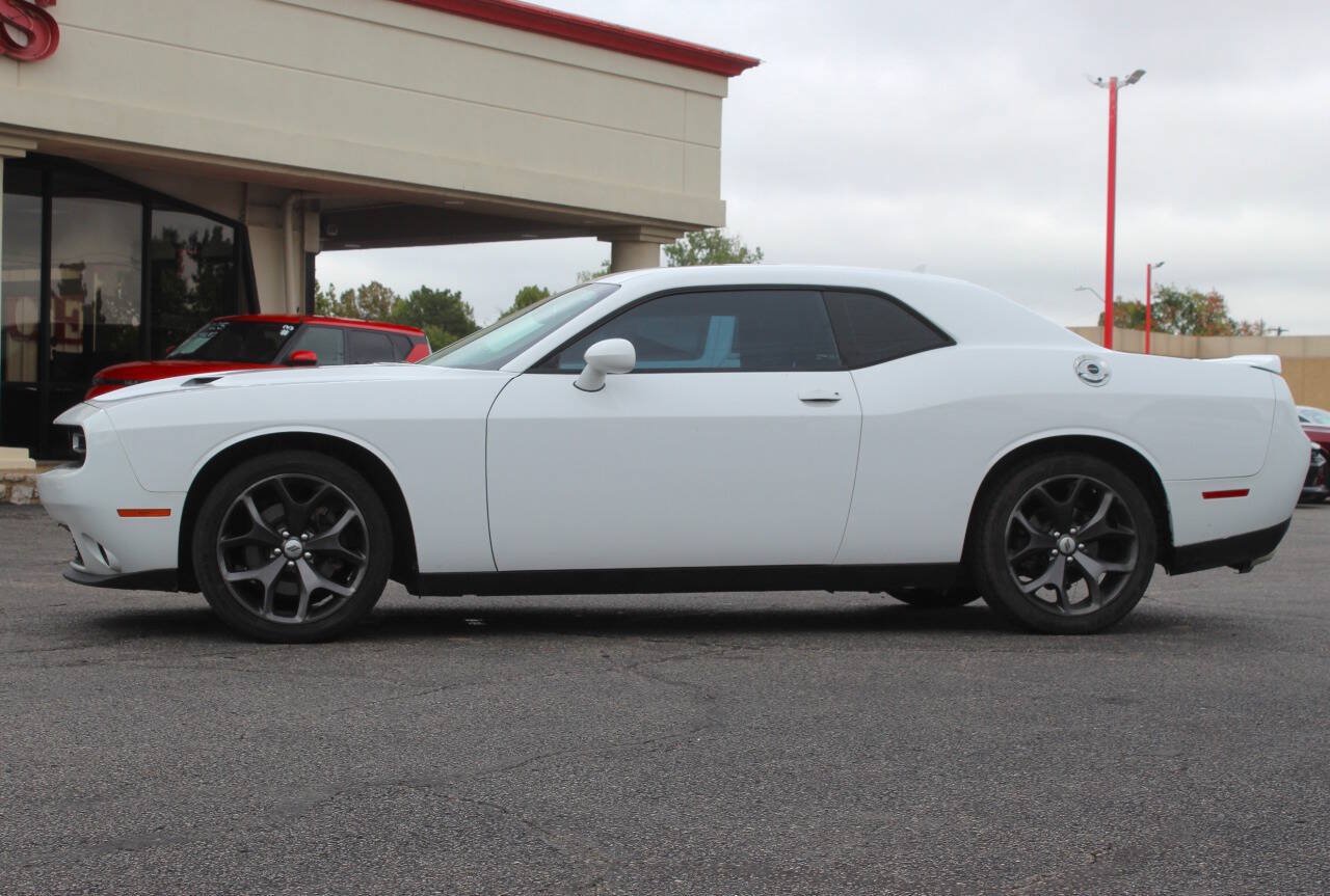Used 2018 Dodge Challenger SXT Plus RWD image 6