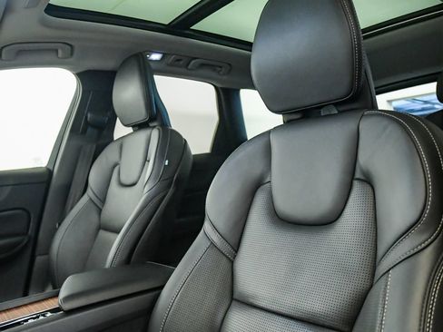 Certified 2023 Volvo XC60 T8 Ultimate w/ Protection Package Premier AWD/4WD image 18