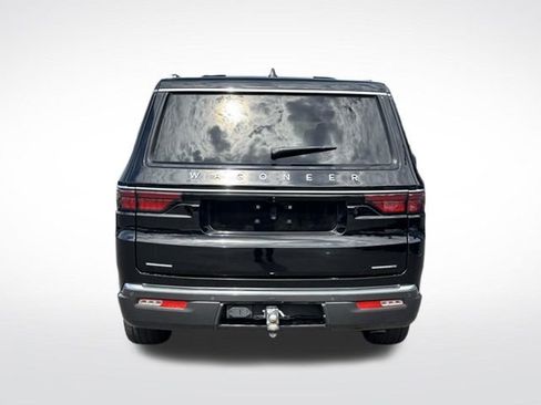 Used 2022 Jeep Wagoneer Series III w/ Premium Group I AWD/4WD image 6