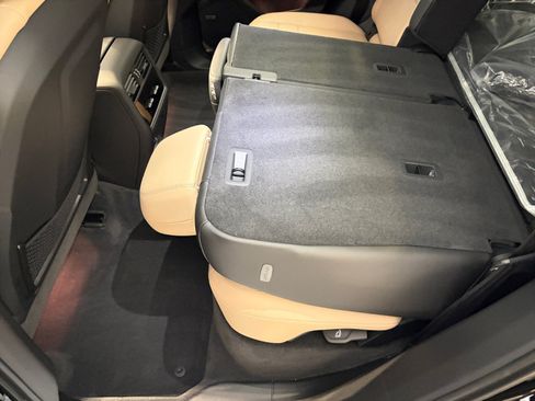 Certified 2026 Porsche Cayenne AWD/4WD image 34