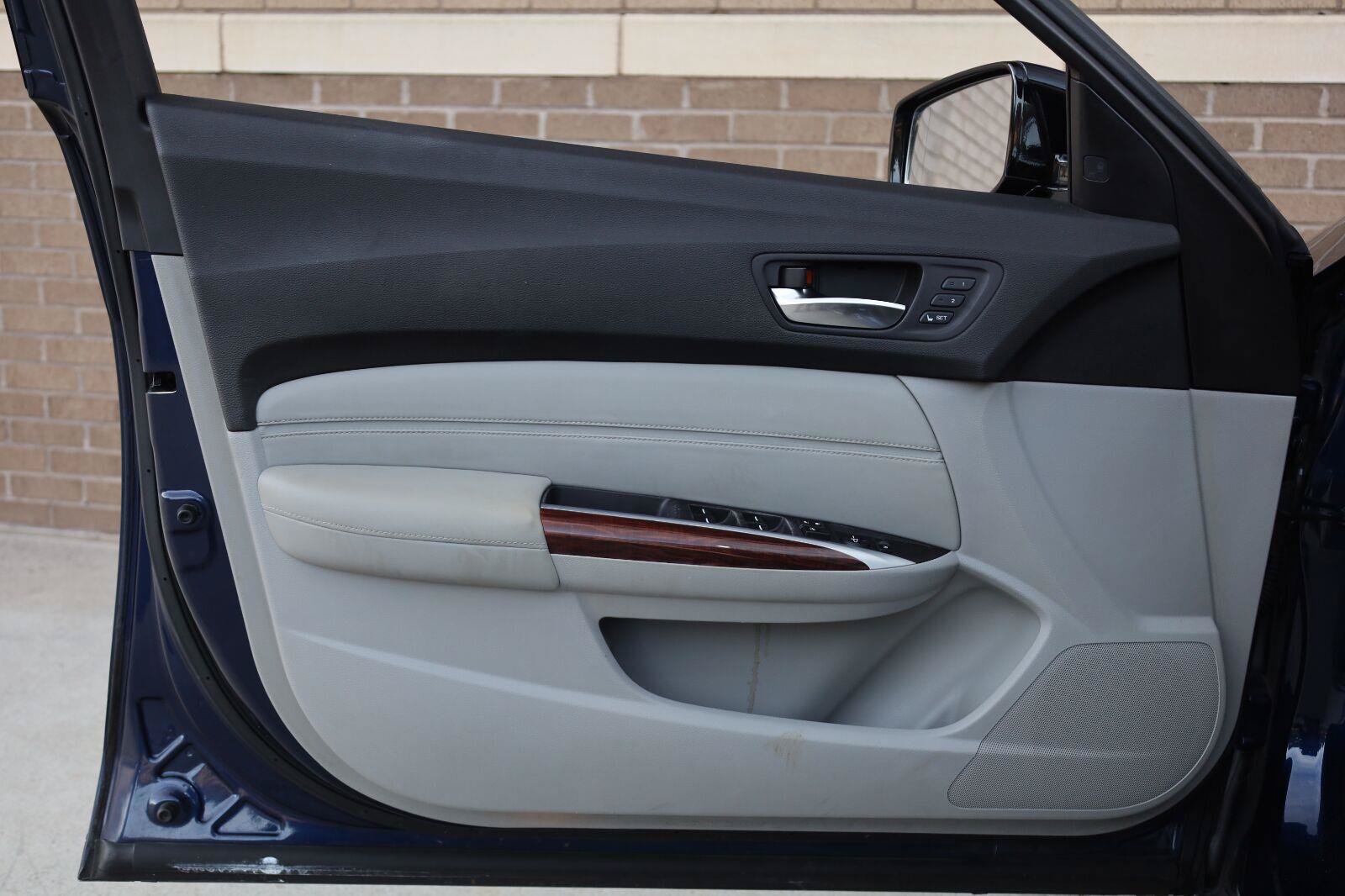 Used 2015 Acura TLX w/ Technology Package FWD image 14