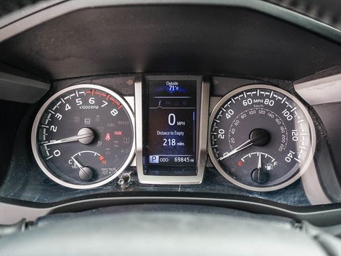 Certified 2020 Toyota Tacoma SR5 RWD image 24
