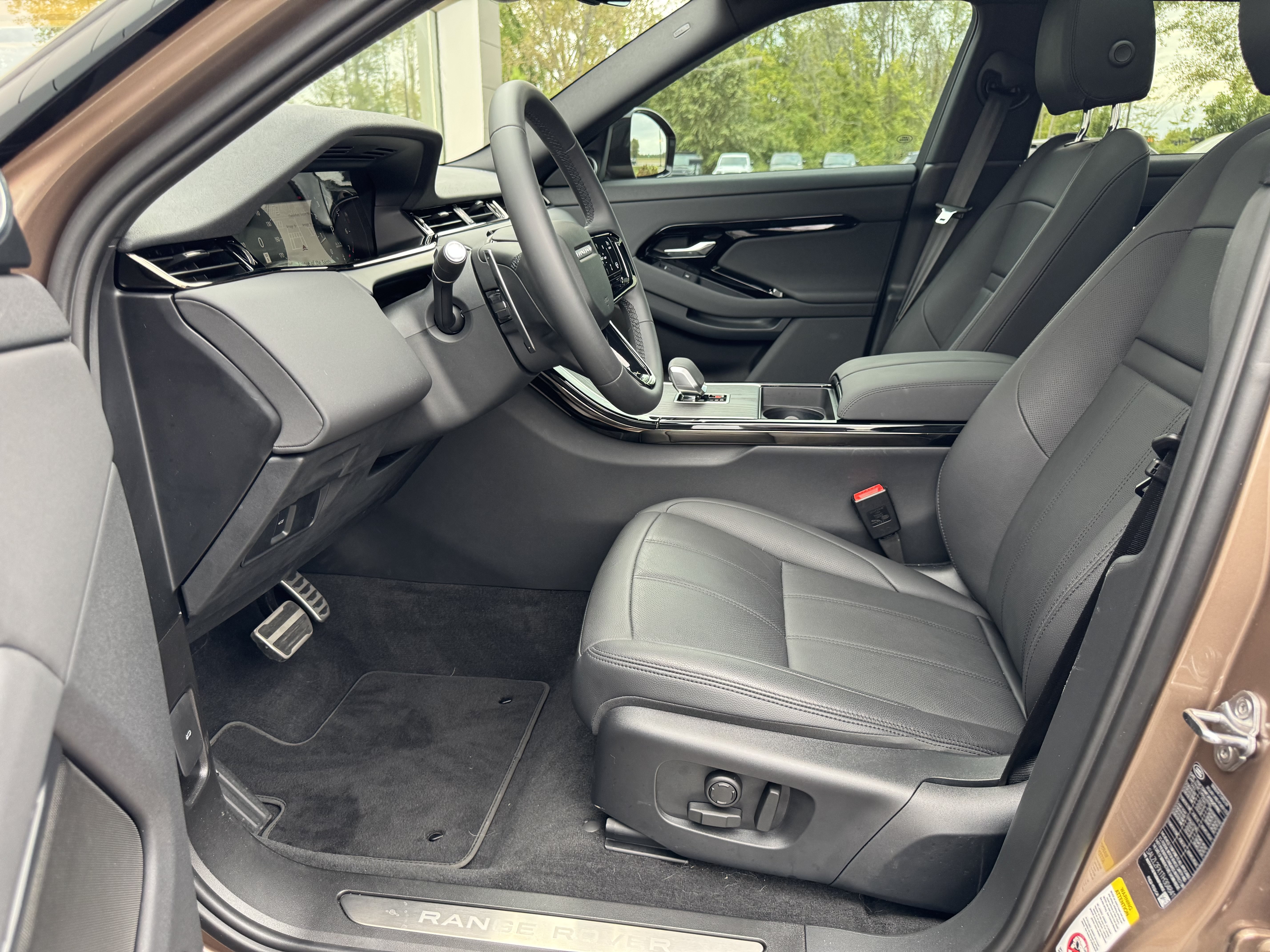 Certified 2026 Land Rover Range Rover Evoque Dynamic SE AWD/4WD image 13